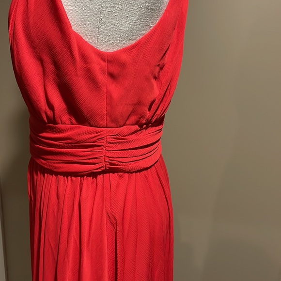 Badgley Mischka Red Gown Crinkle Empire Waist 8 - Picture 6 of 9